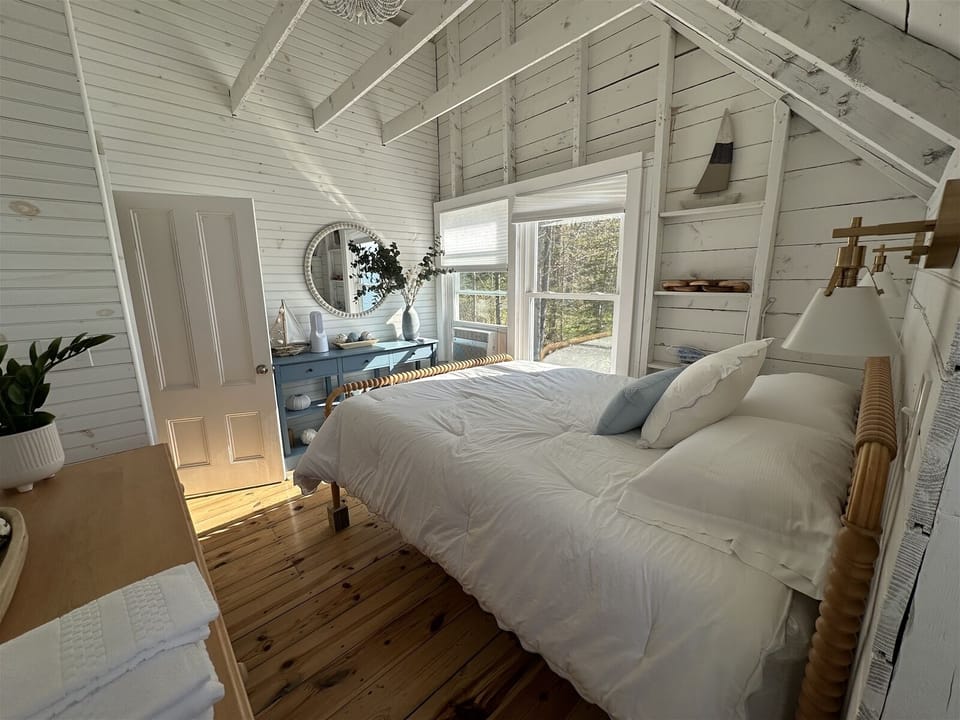 Queen Bedroom 2