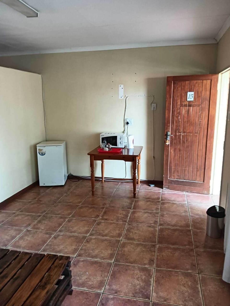 Standard Room, 1 King Bed, Bathtub | WiFi (free), bed sheets