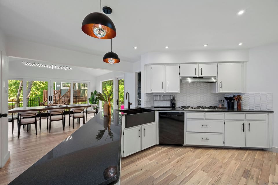 Lots of Kitchen