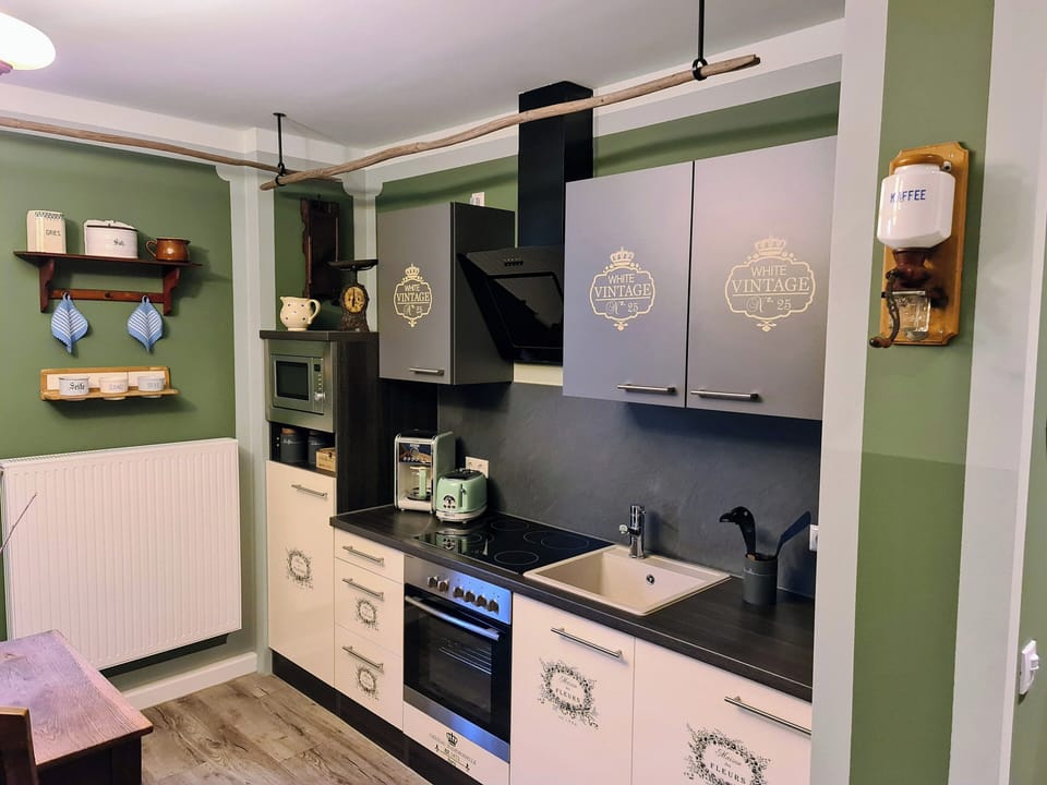 Comfort Apartment, Balcony | Private kitchen | Electric kettle