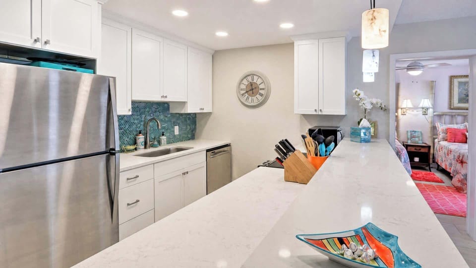 A fully equipped kitchen with granite counters for meals in.