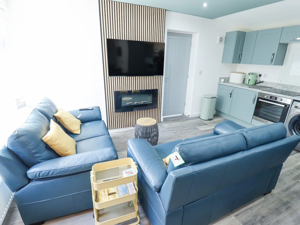 Cottage | Living area | Fireplace
