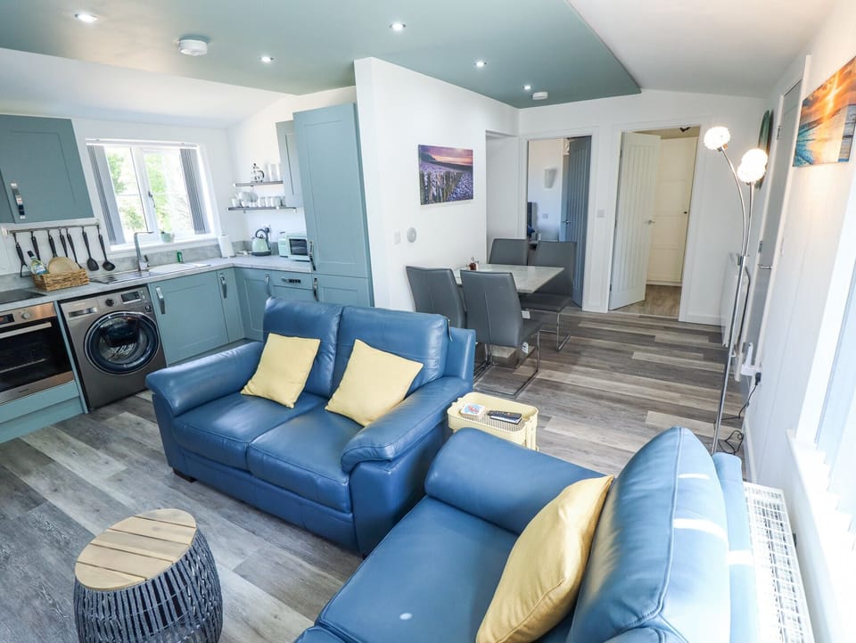 Cottage | Living area | Fireplace