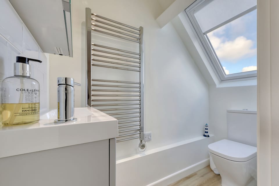 bedroom 1  with en-suite WC and basin