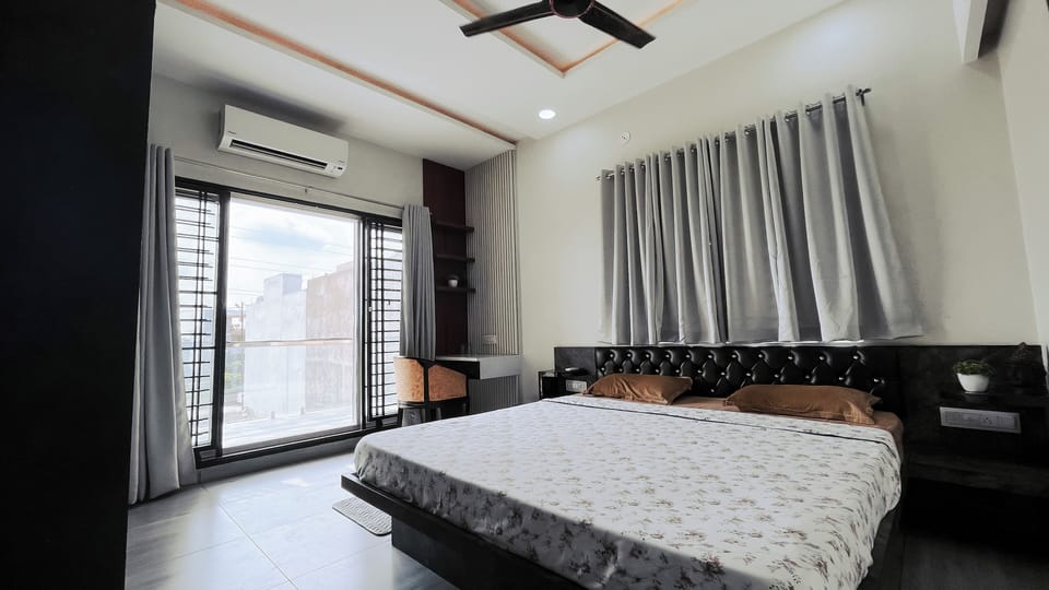 Apartment | Egyptian cotton sheets, premium bedding, down comforters