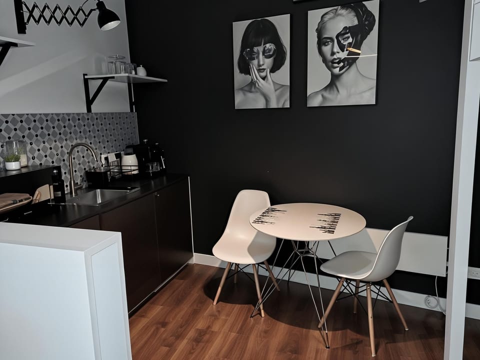 Comfort Studio, Courtyard View | Private kitchen | Electric kettle