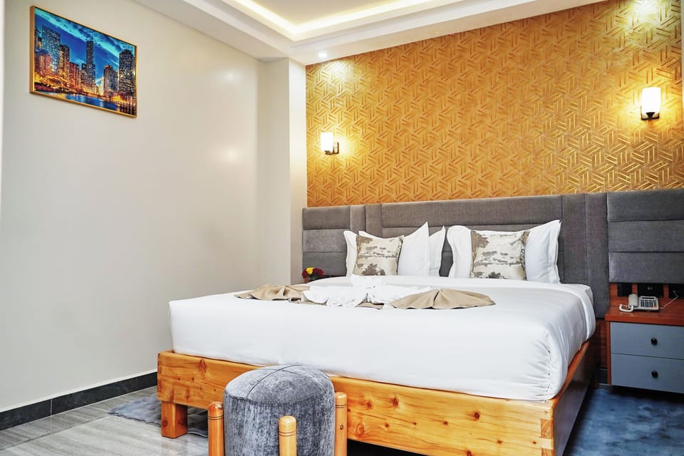 Standard Double Room | Desk, laptop workspace, blackout drapes, soundproofing