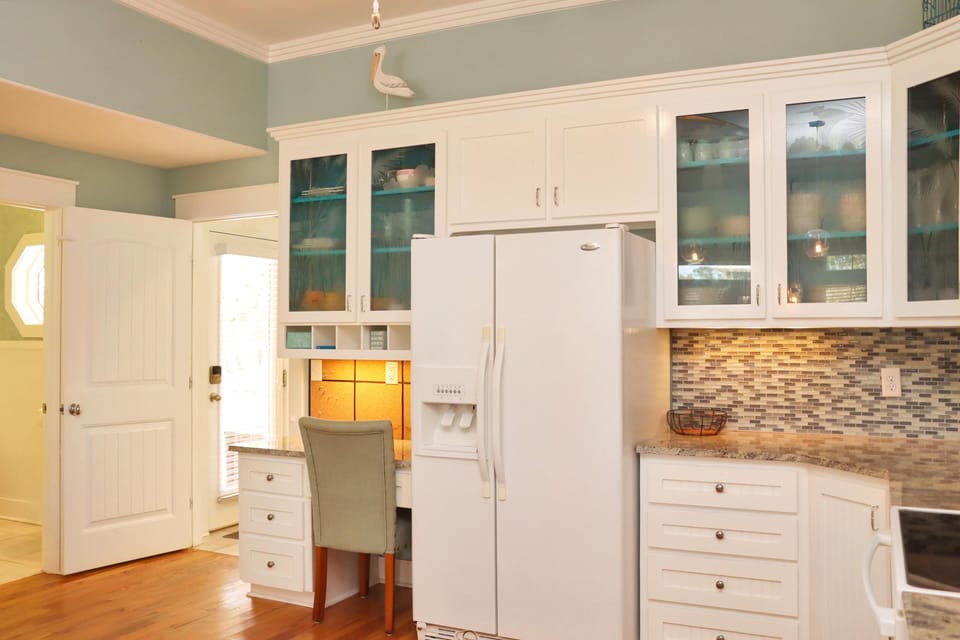 House, Multiple Beds (The Peaceful Pelican) | Private kitchen | Oven, toaster