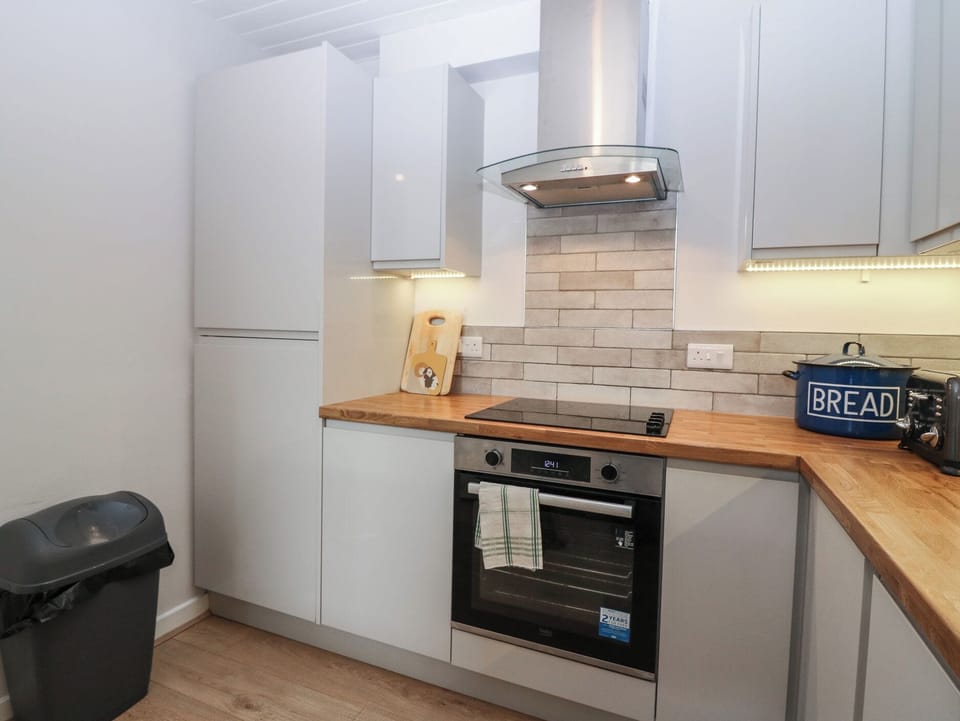 Fridge, toaster, cookware/dishes/utensils