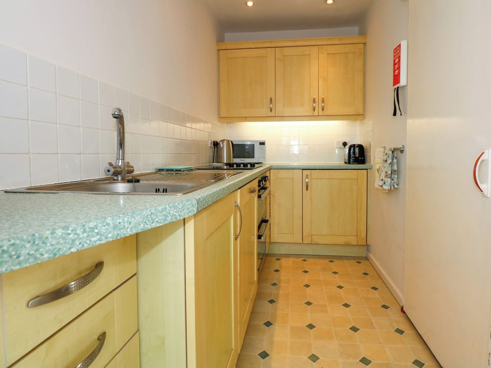 Fridge, microwave, dishwasher, cookware/dishes/utensils