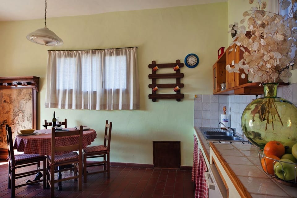 Apartment, 1 Bedroom, Non Smoking, Garden View (Rodolfo) | Private kitchen | Cookware/dishes/utensils