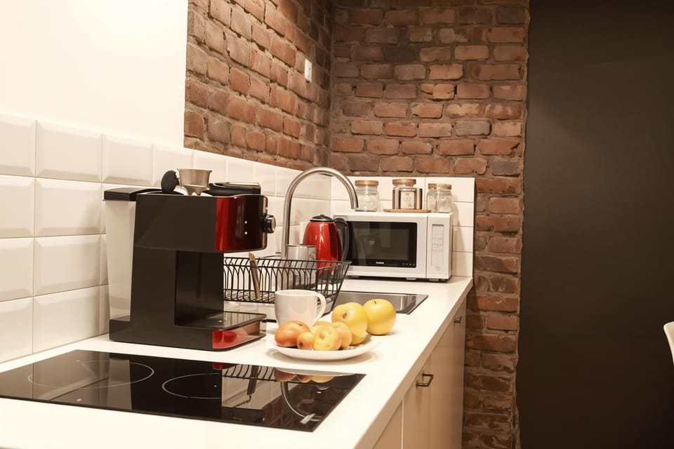 Comfort Studio, Courtyard View | Private kitchen | Electric kettle