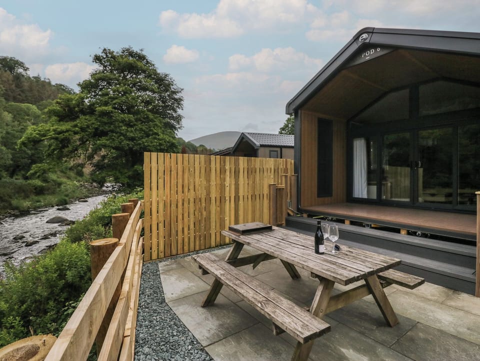 Cottage | Outdoor dining