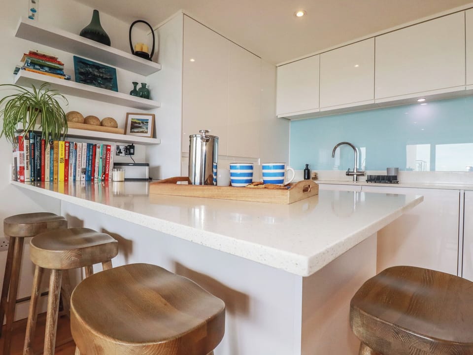 Cottage | Private kitchen | Fridge, microwave, dishwasher, toaster