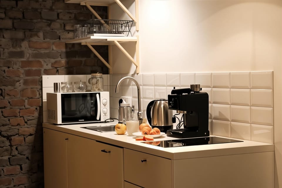 Comfort Studio, Courtyard View | Private kitchen | Electric kettle