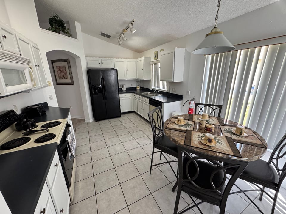 Kitchen 1.jpg