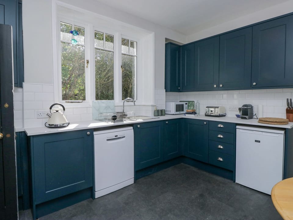 Fridge, microwave, dishwasher, toaster