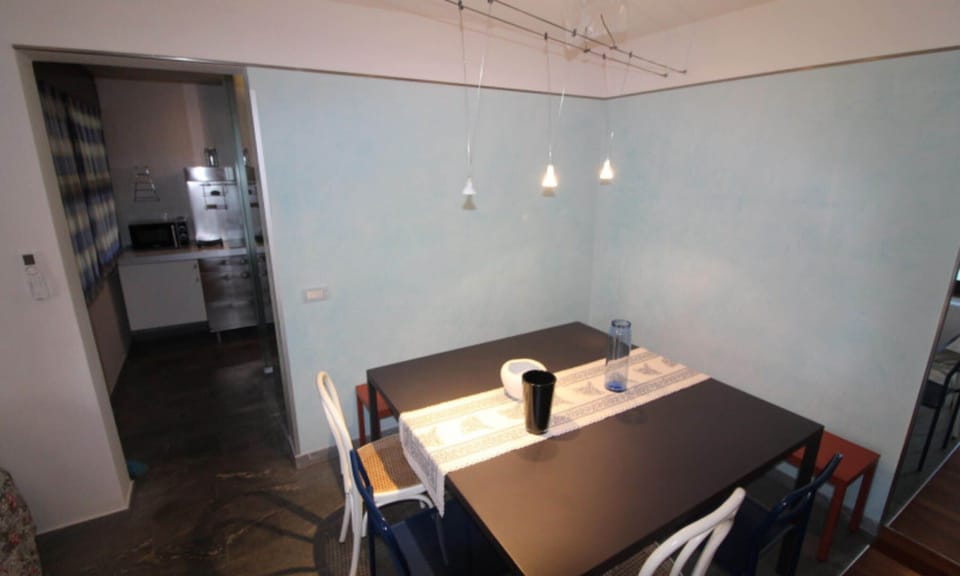 Villa, 3 Bedrooms, Garden View | Dining room