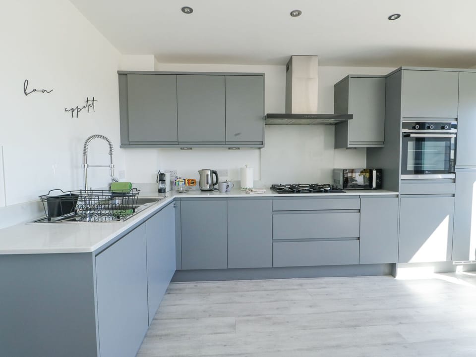 Dishwasher, cookware/dishes/utensils
