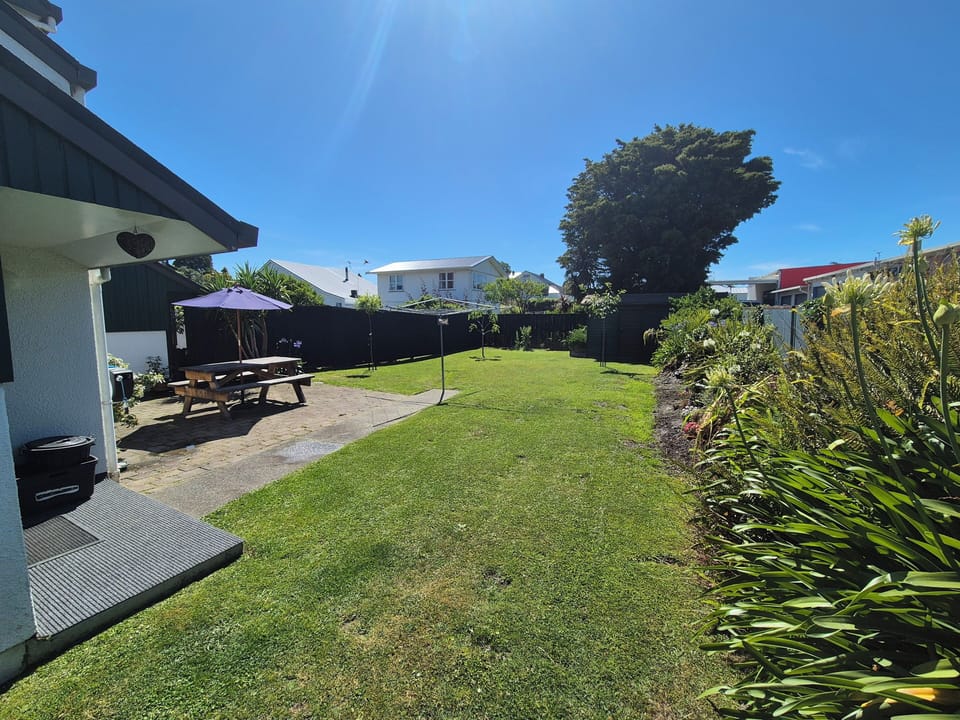 Spacious Back yard - Fully fenced