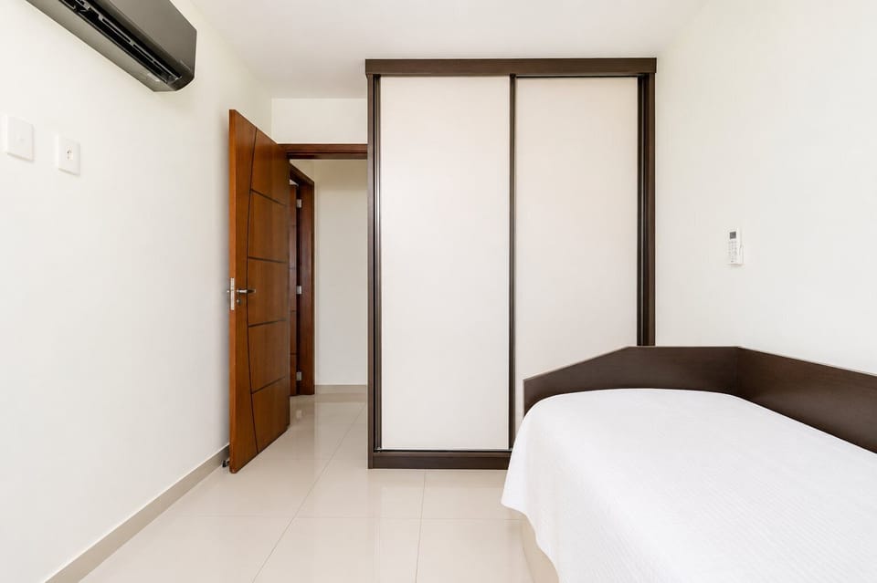 Photo of the whole room,Bedroom
