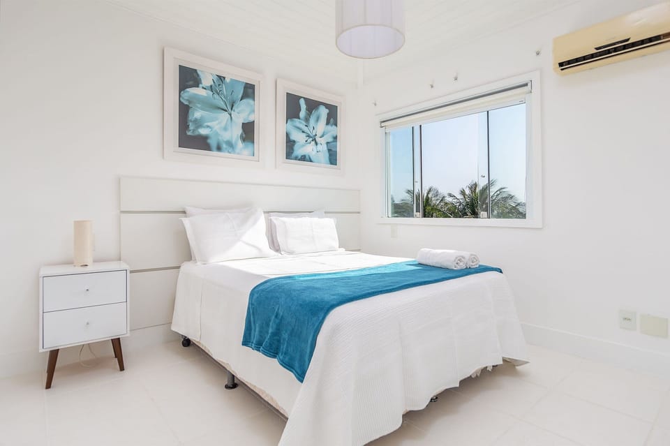 Photo of the whole room,Bedroom