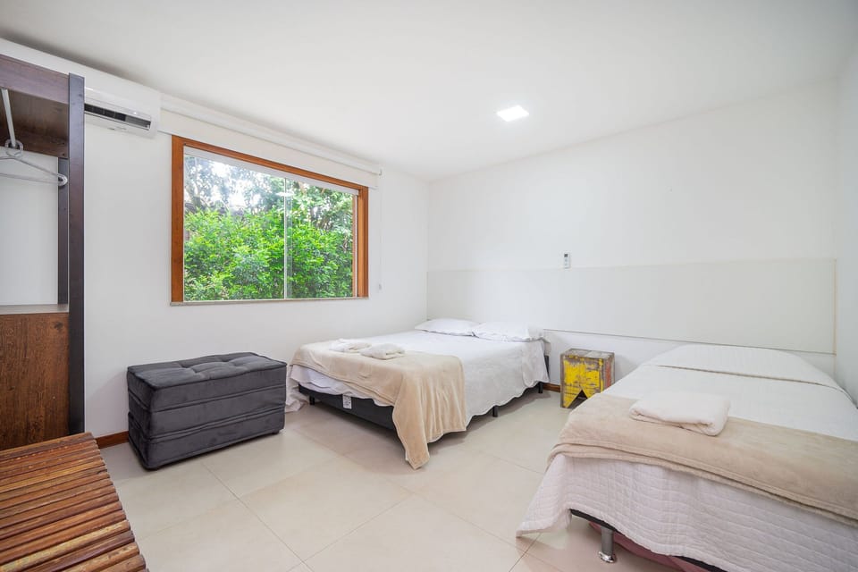 Bed,Photo of the whole room,Bedroom