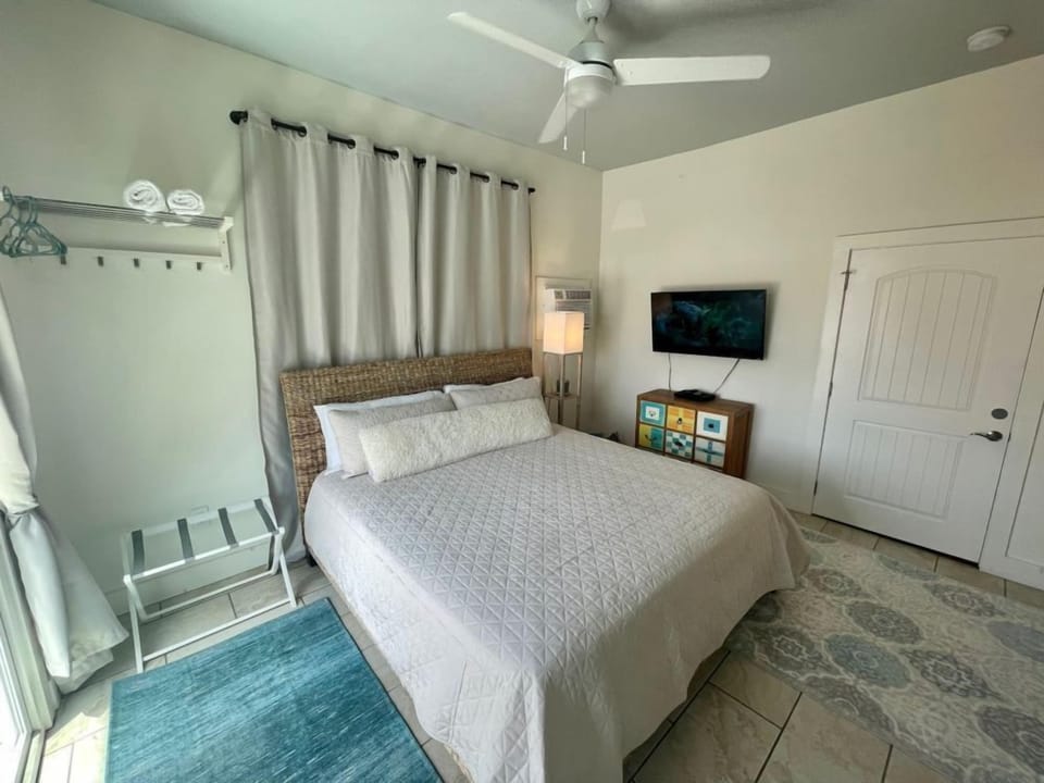 Living/Sleeping Area