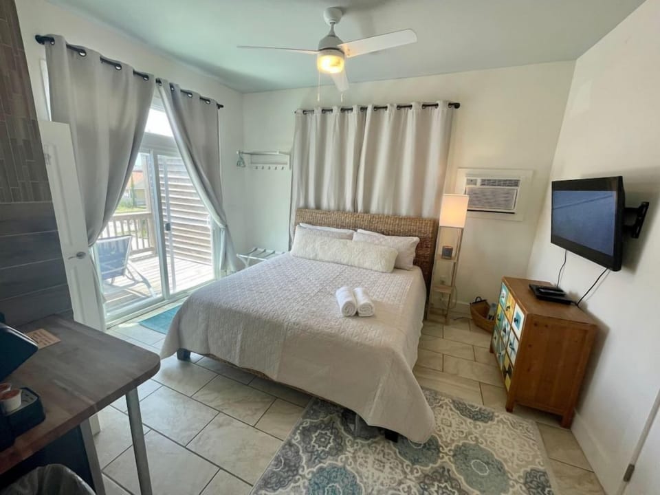 Living/Sleeping Area