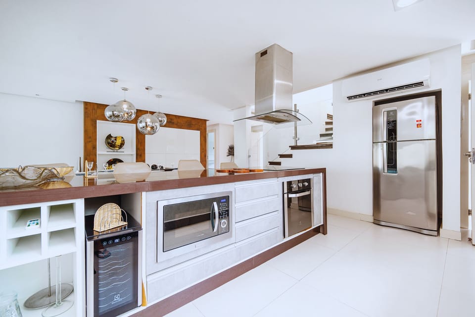 Deluxe House, 6 Bedrooms, Private Pool | Private kitchen | Fridge, microwave, oven, stovetop