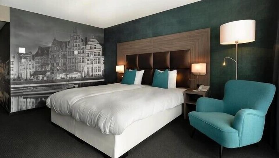 In-room safe, desk, soundproofing, free WiFi