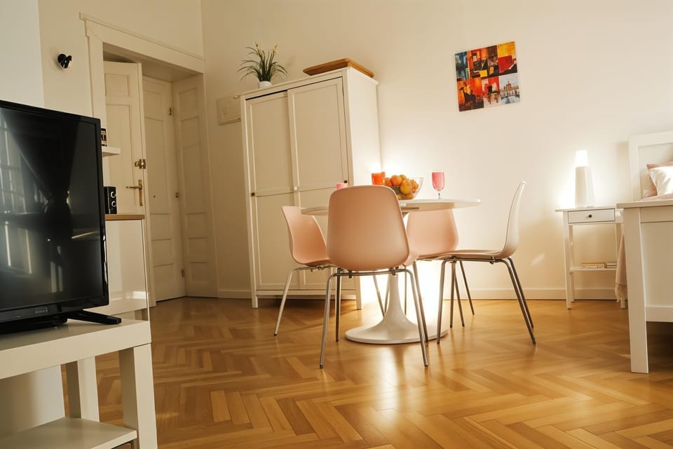 Comfort Studio, City View | Living area