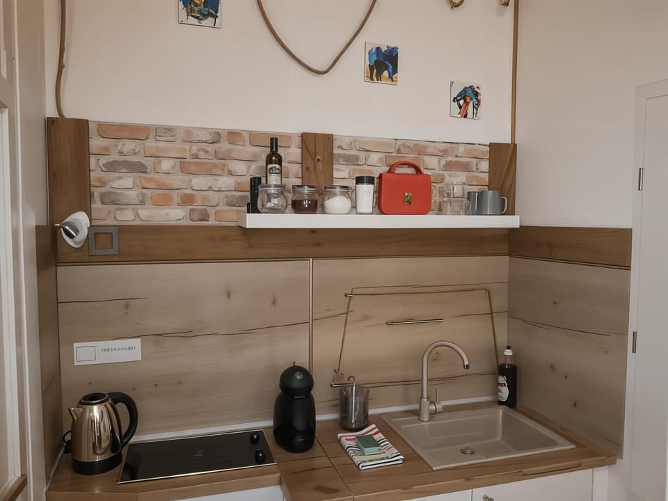 Comfort Studio, 1 Double Bed, Kitchenette, City View | Private kitchen | Electric kettle