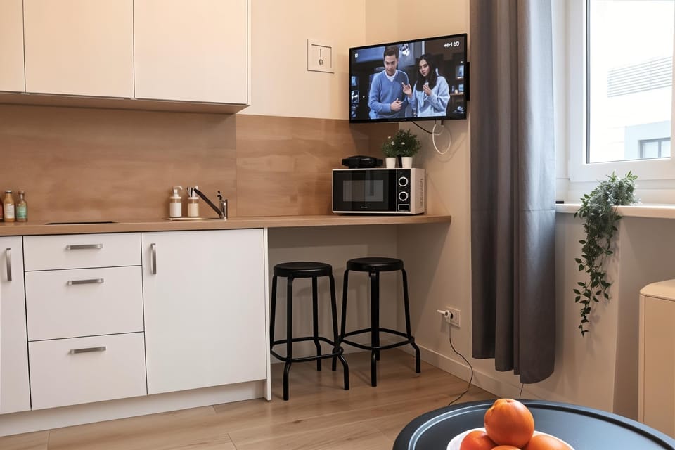 Comfort Studio, Multiple Beds, Kitchenette, City View | Private kitchen