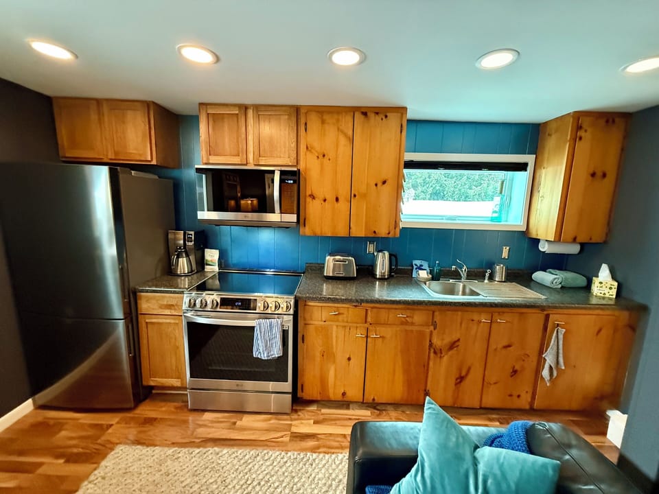 Full kitchen, without dishwasher