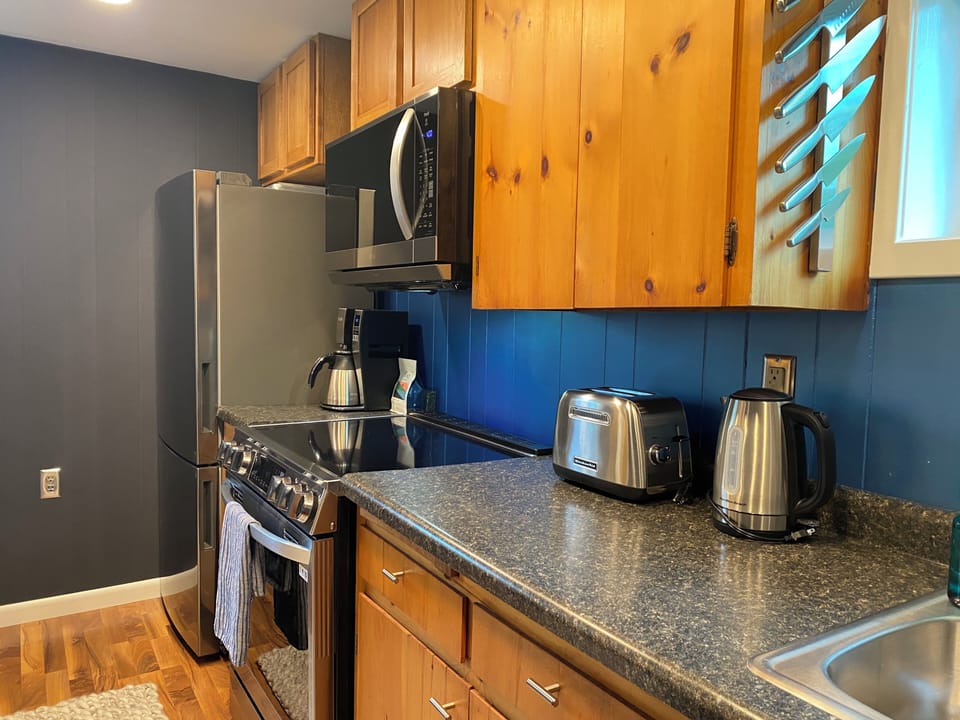 Kitchen amenities
