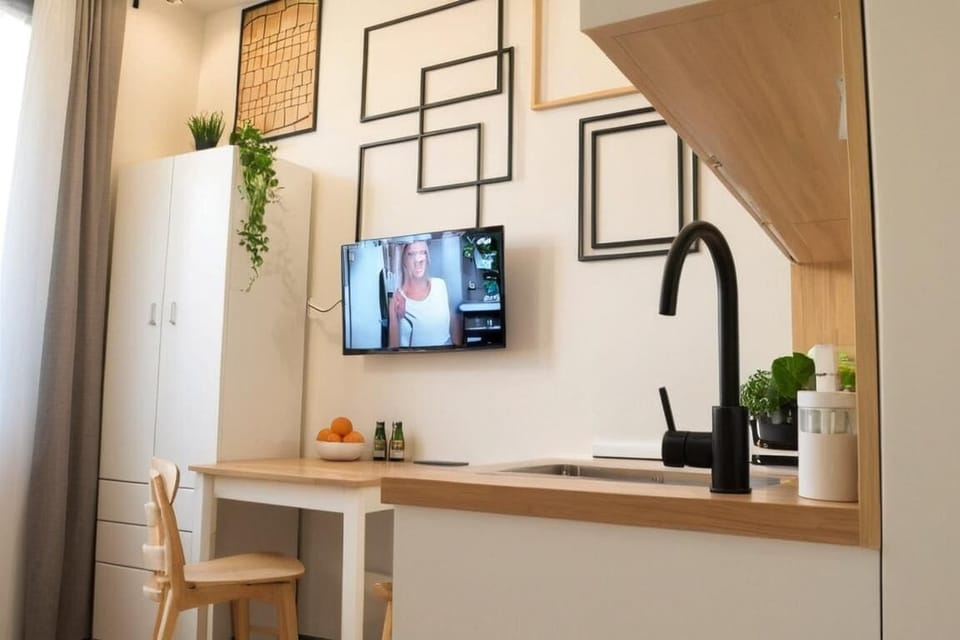 Comfort Studio, Multiple Beds, Kitchenette, Courtyard View | Private kitchen | Electric kettle