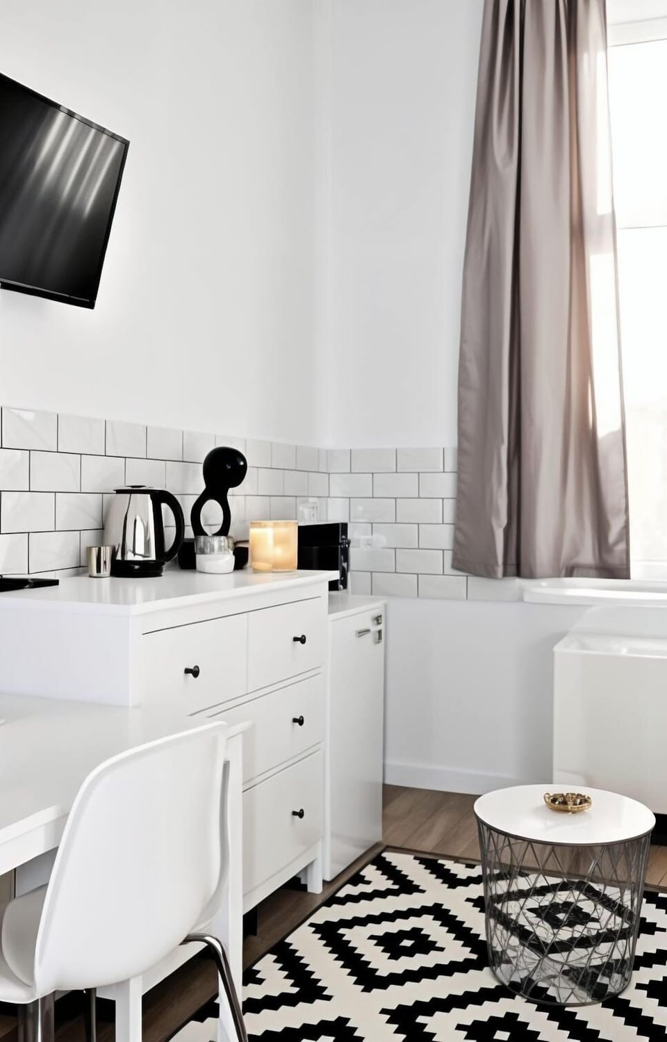 Comfort Studio, Multiple Beds, Kitchenette, Courtyard View | Living area