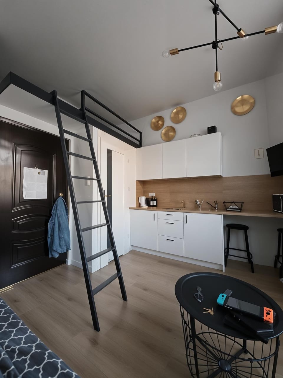 Comfort Studio, Multiple Beds, Kitchenette, Courtyard View | Iron/ironing board, free WiFi