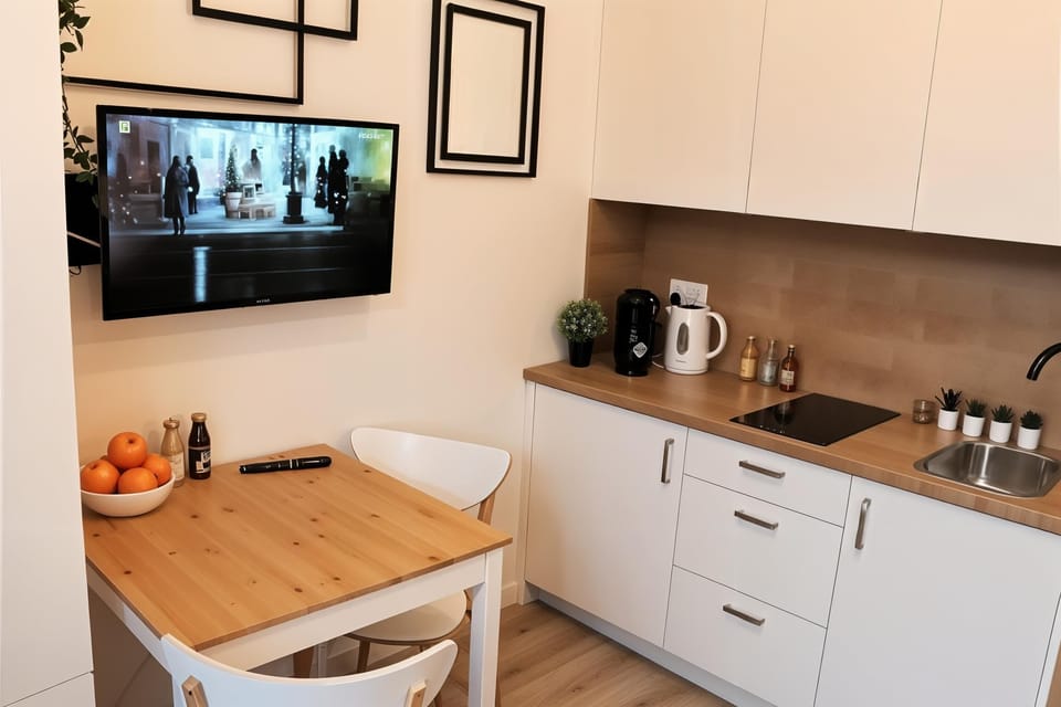 Comfort Studio, Multiple Beds, Kitchenette, Courtyard View | Private kitchen | Electric kettle