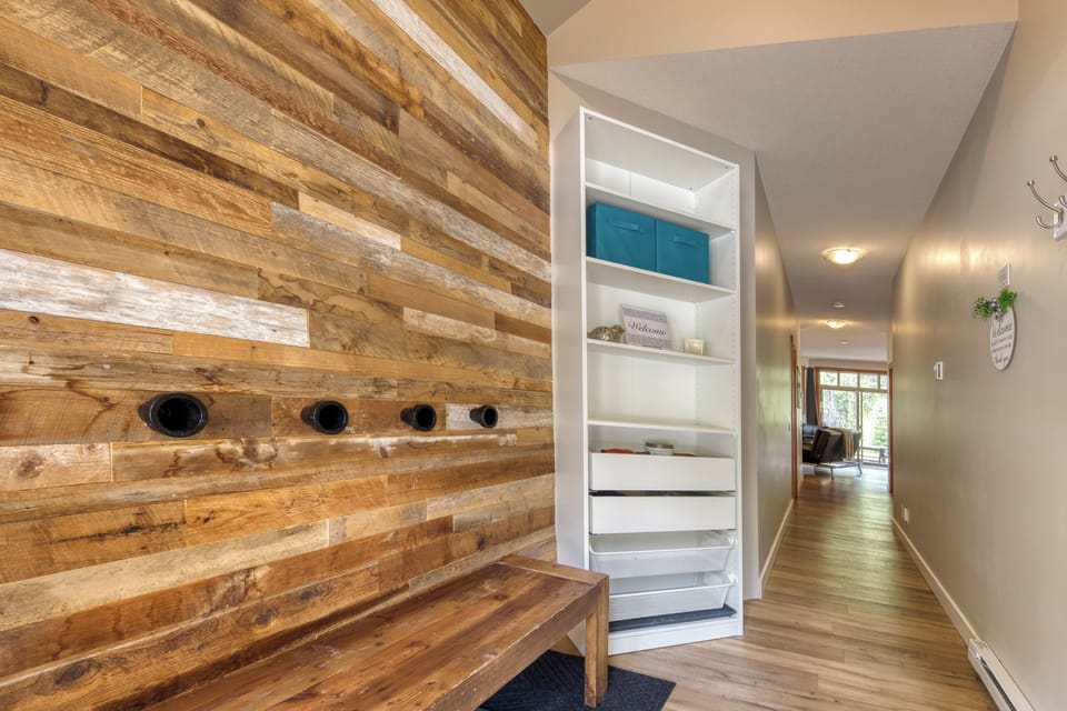 Bright entryway,  steps from the parking lot