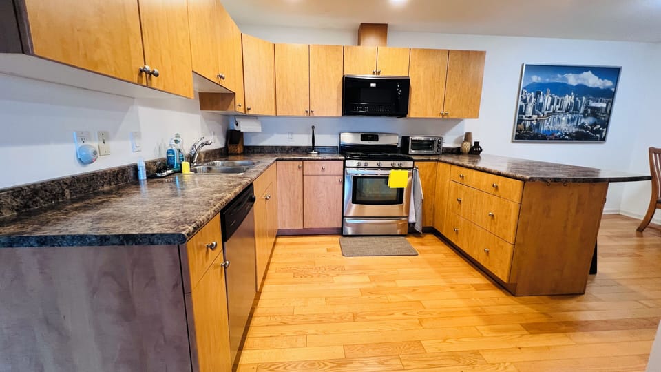 Full kitchen