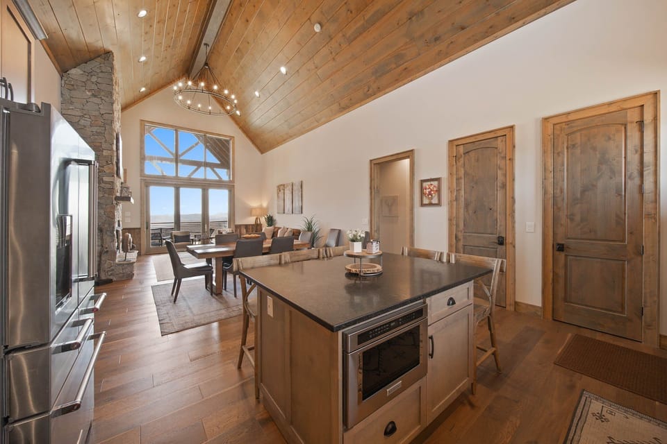 Eat Together at the Dining Table and Center Island