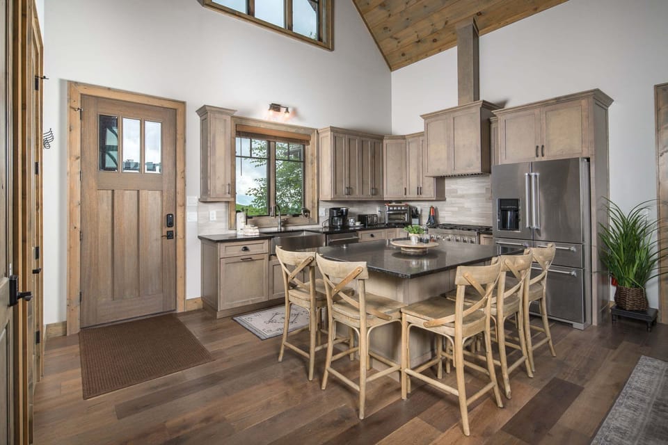 Fully equipped kitchen with a large island and seating for five