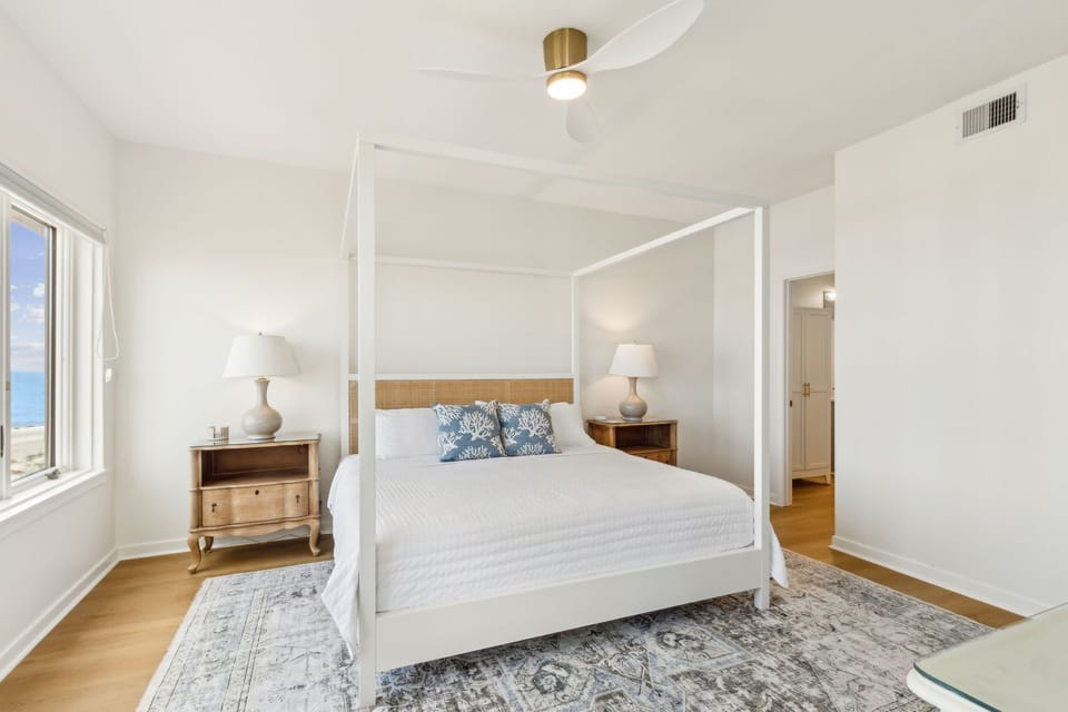 Master Bedroom with Flat Screen Smart TV and Magnificent Ocean View (King Bed)
