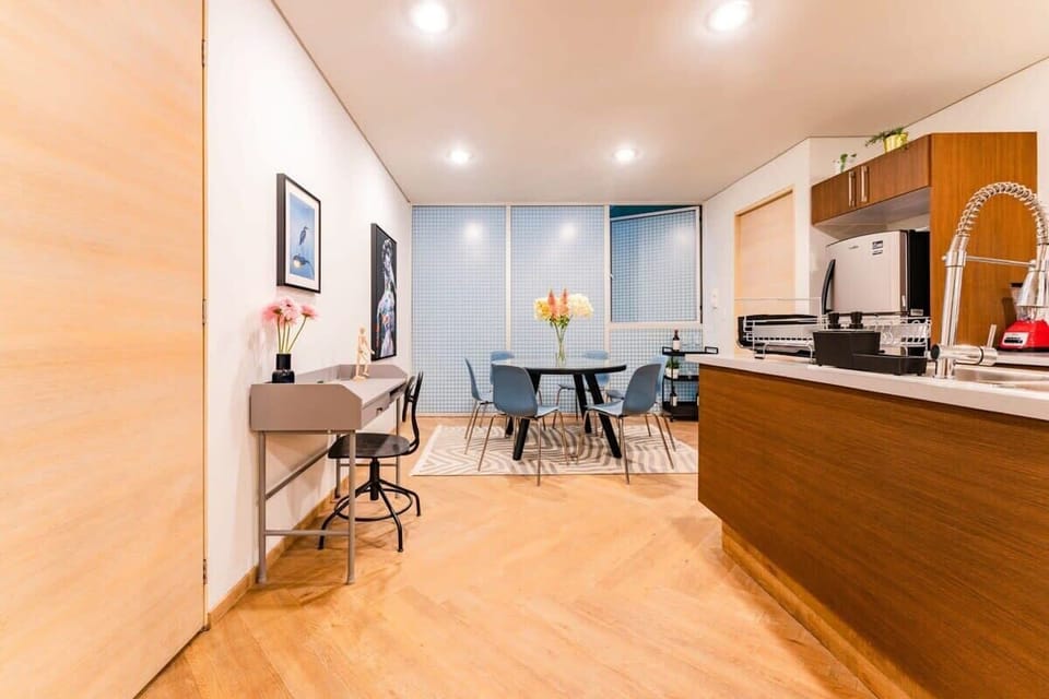 An open floor plan makes the space feel roomy
