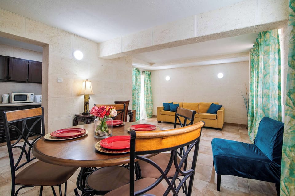 Enjoy meals together in this bright dining area! 