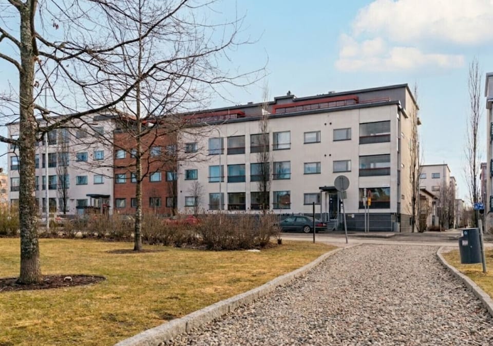 Located in a peaceful neighborhood, yet just a short walk from fantastic restaurants, charming cafes, and exciting shops, this is the perfect choice for travelers seeking comfort and convenience