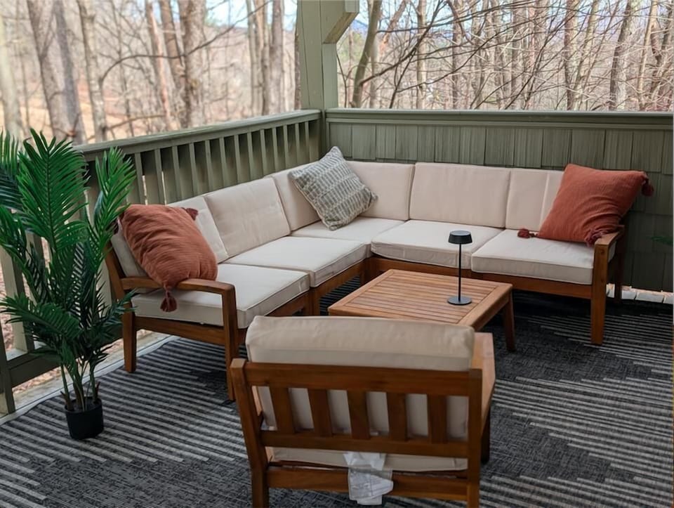 Stylish 2-BR Condo w/Gas Fireplace, Shared Hot Tub (5456)