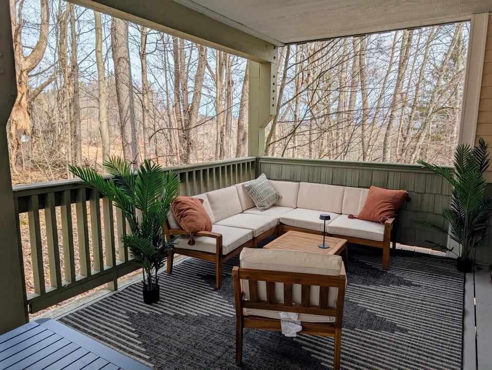 Stylish 2-BR Condo w/Gas Fireplace, Shared Hot Tub (5453)